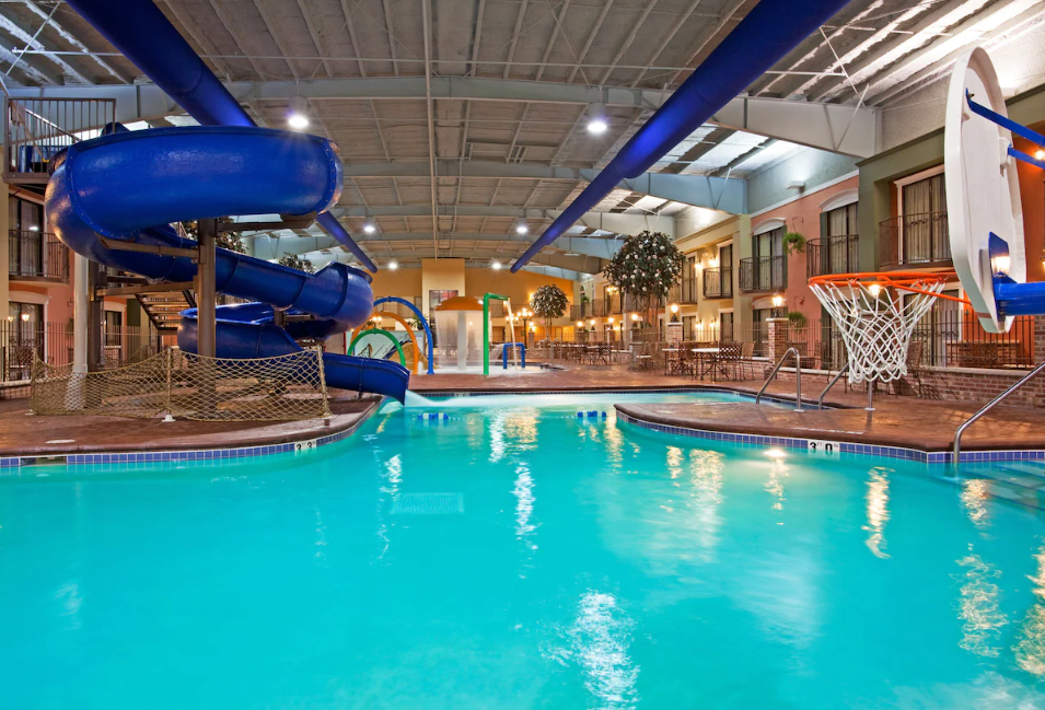 hotels with water parks in minnesota