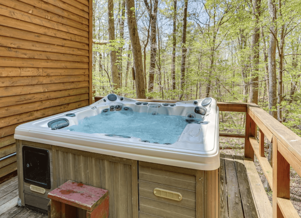 the-best-romantic-getaways-in-indiana-with-hot-tubs