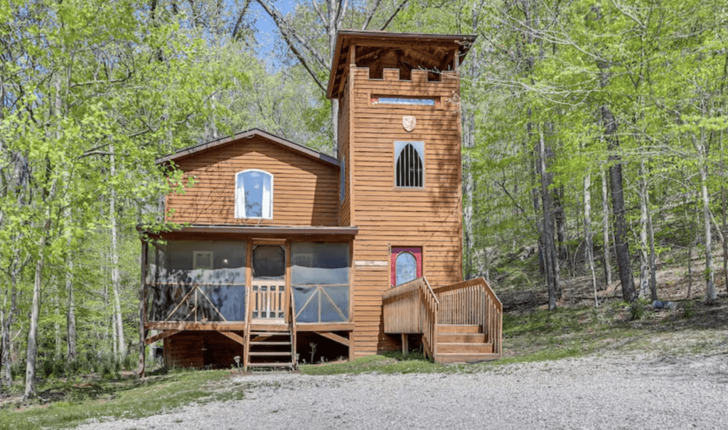 the-best-romantic-getaways-in-indiana-with-hot-tubs