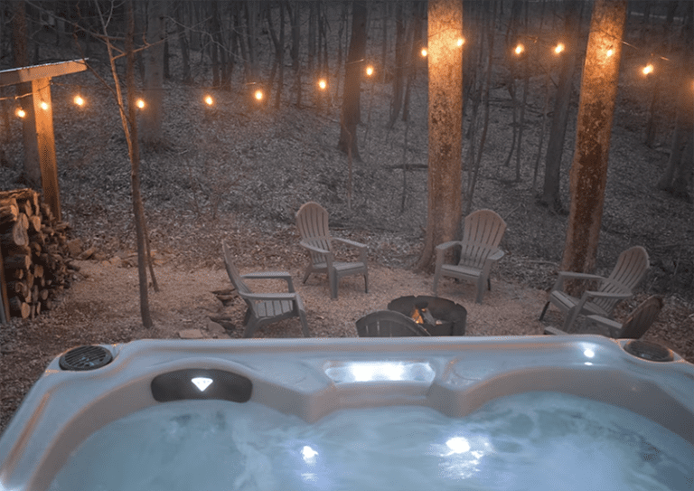 the-best-romantic-getaways-in-indiana-with-hot-tubs