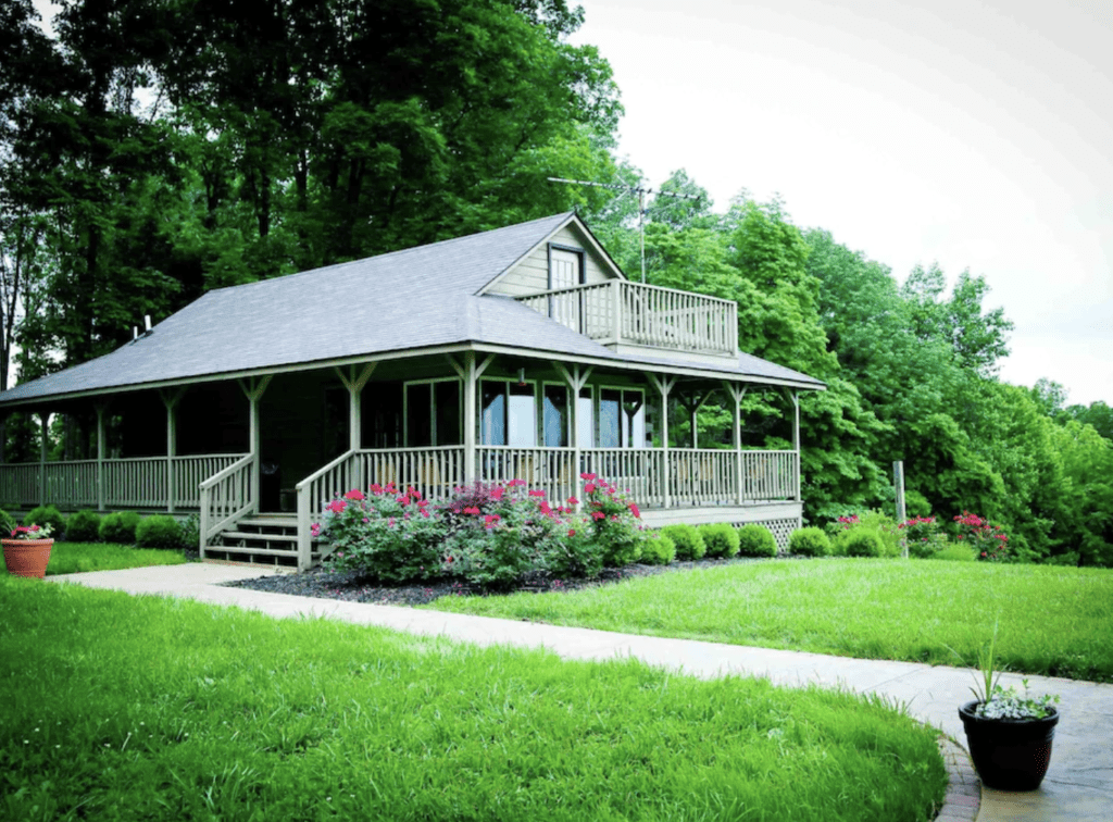 the-best-romantic-getaways-in-indiana-with-hot-tubs