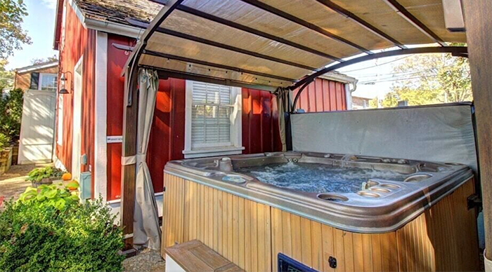 romantic getaways in illinois hot tub